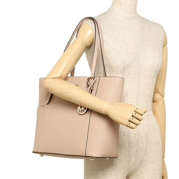 Soft pink jet set purse sale price until Mon - Picture 2 of 8